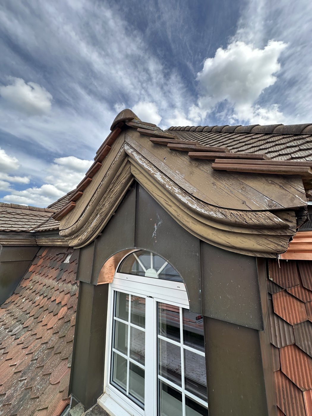 Vorher: beschädigte Holzverkleidung